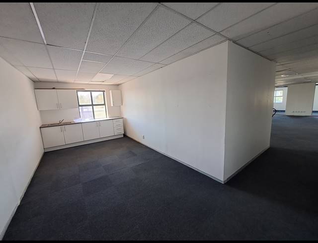 281M² OFFICE TO LET IN HYDE PARK